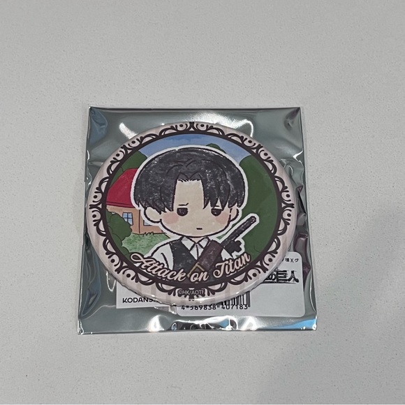 Attack on Titan Levi GraffArt Can Badge Shingeki no Kyojin Douwa ver. - Picture 2 of 4